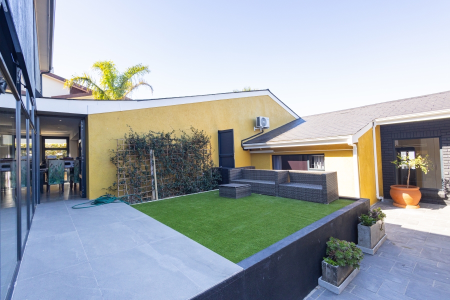 4 Bedroom Property for Sale in Loevenstein Western Cape